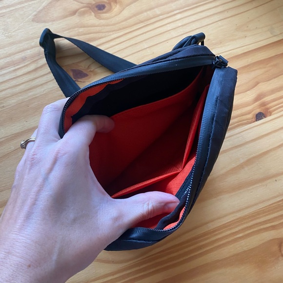 Alpaka Flight Sling 1L x-pac black - Picture 2 of 3